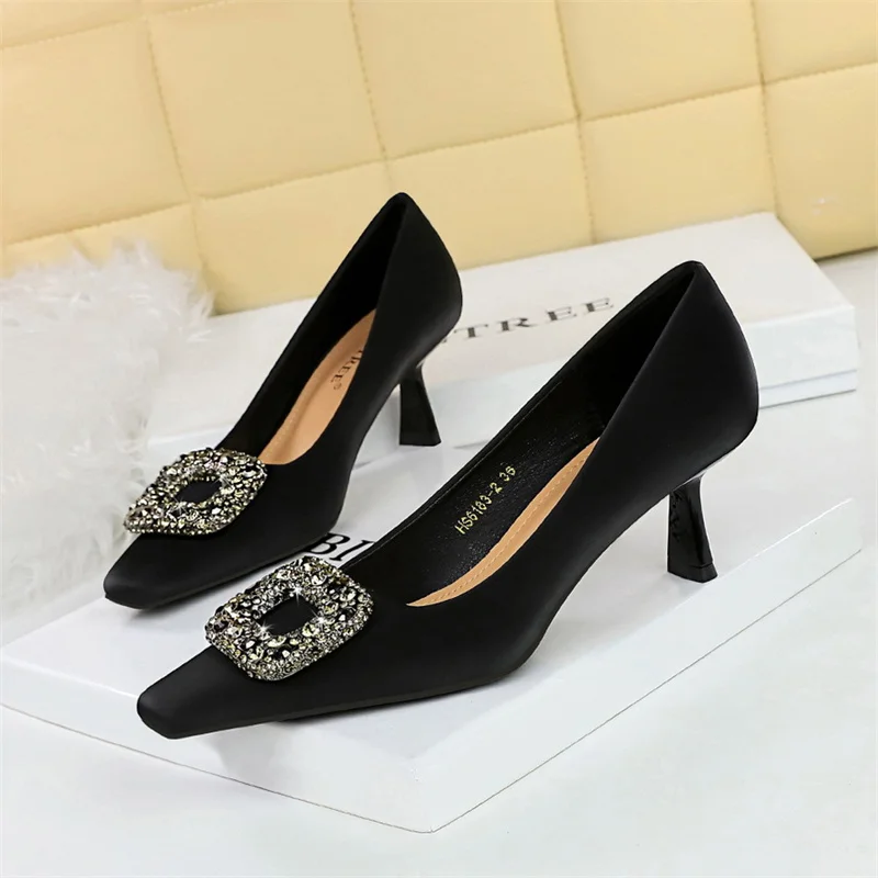 

2024 Western Fashion Party Women Pumps Thin Heel Flock Shallow Square Toe Metal Rhinestones Buckle Single Shoes Black