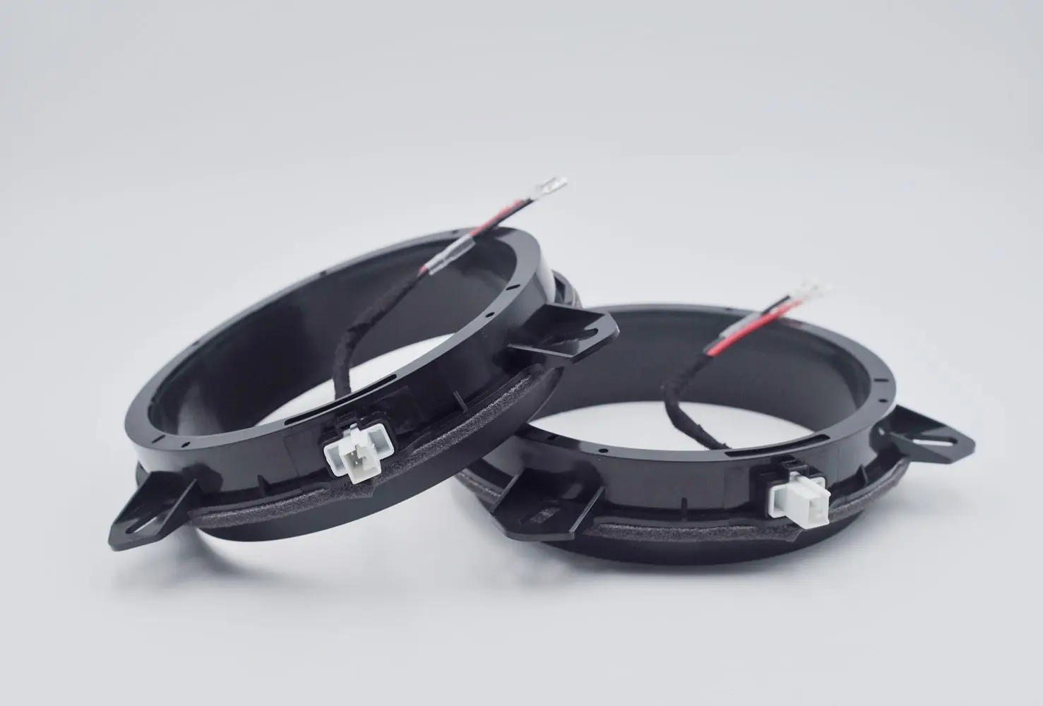 Applicable to COROLLA, RAV4, LEVIN, CAMRY. 6.5-Inch Door Panel Speaker Dedicated Pads with Lossless Plugs.