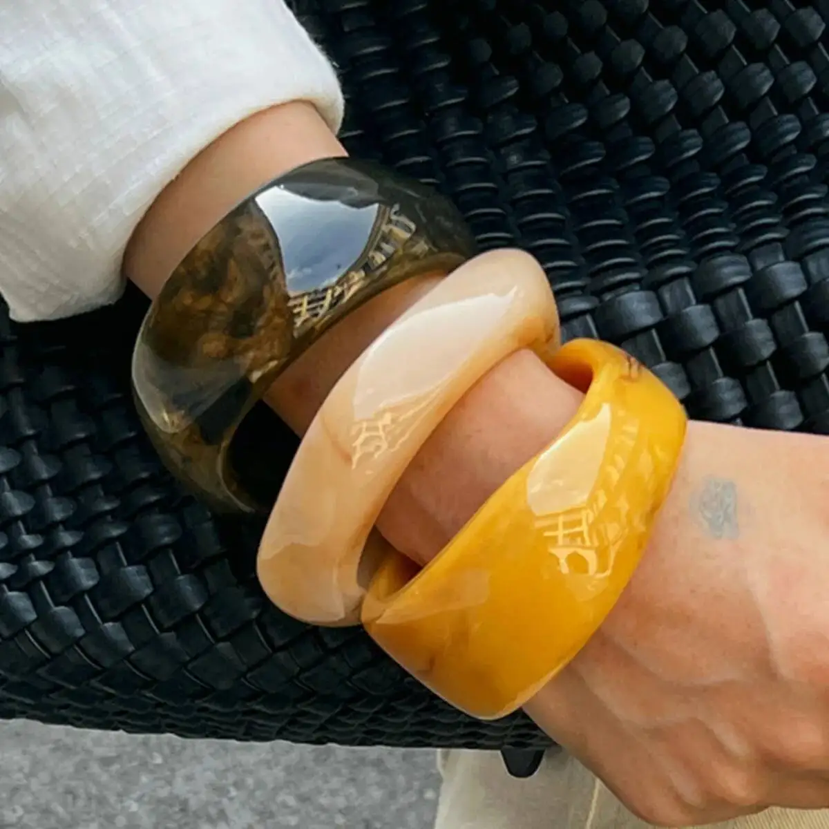 

SHIXIN 3 Styles Fashion Thick Resin Acrylic Wide Bracelet for Women Vintage Irregular Geometric Bangle Charm Bracelet on Hand