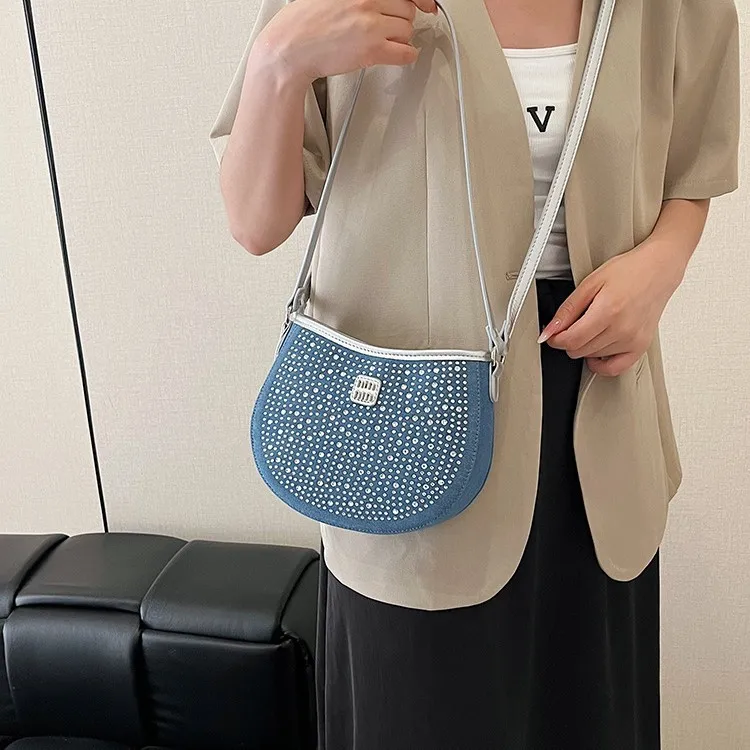 

‌ Весенняя модная сумка для ужина 2025 года — высококачественная акриловая сумка в форме полумесяца с бриллиантовыми деталями, женская мода ‌