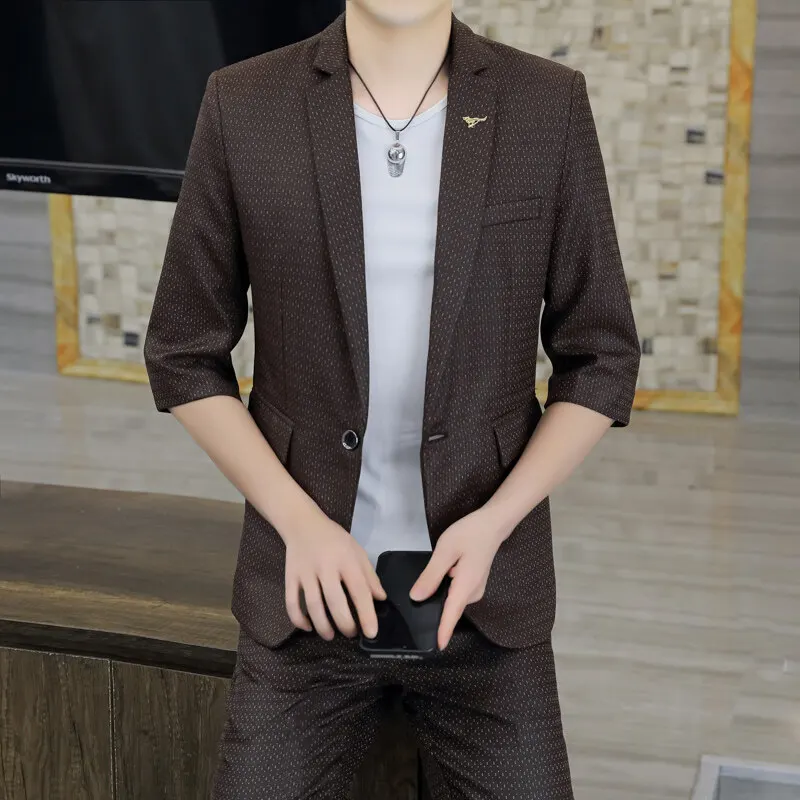 

The 2025 Spring and summer new seven-quarter sleeve suit set is fashionable and stylish, featuring striped nine-quarter pants fo
