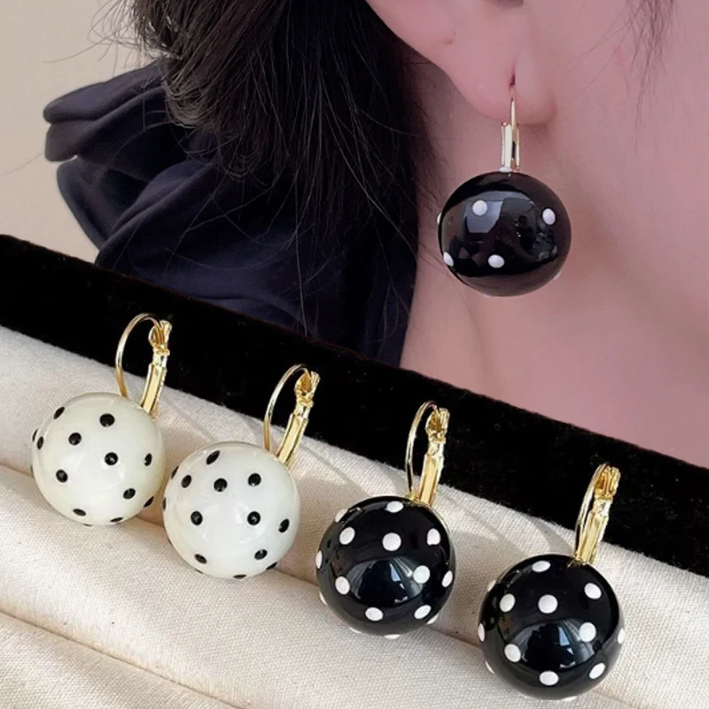 Fashion Polka Dot Round Ball Earrings for Women Elegant Temperament Resin Geometrics Ear Clips Buckle Casual Party Jewelry Gift