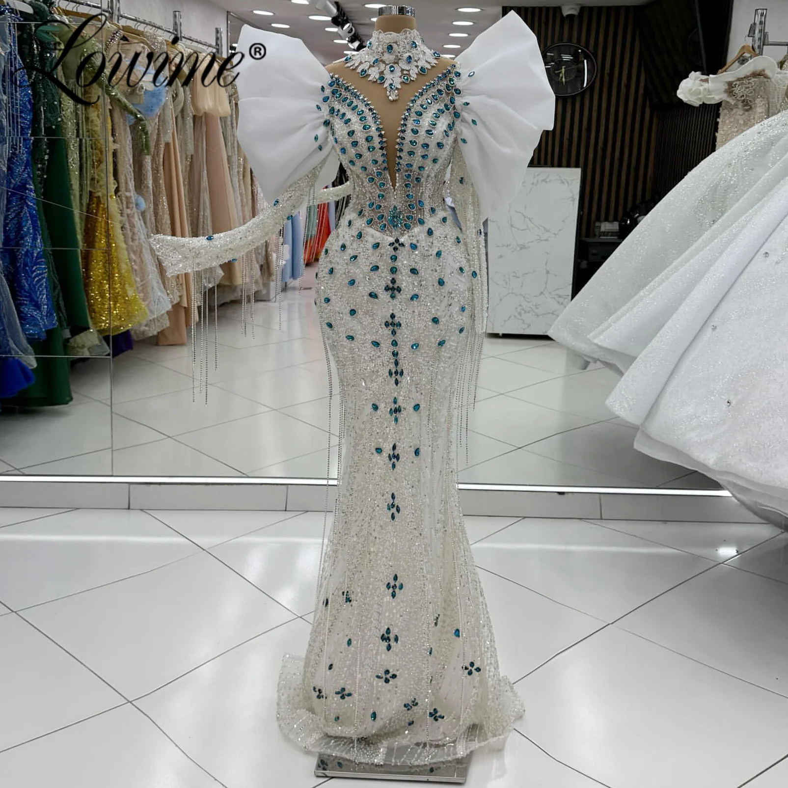 

2026 Роскошные белые вечерние платья с тяжелыми кристаллами на заказ с длинными рукавами и кисточками, арабские вечерние платья в Дубае, халат, женское платье для выпускного вечера