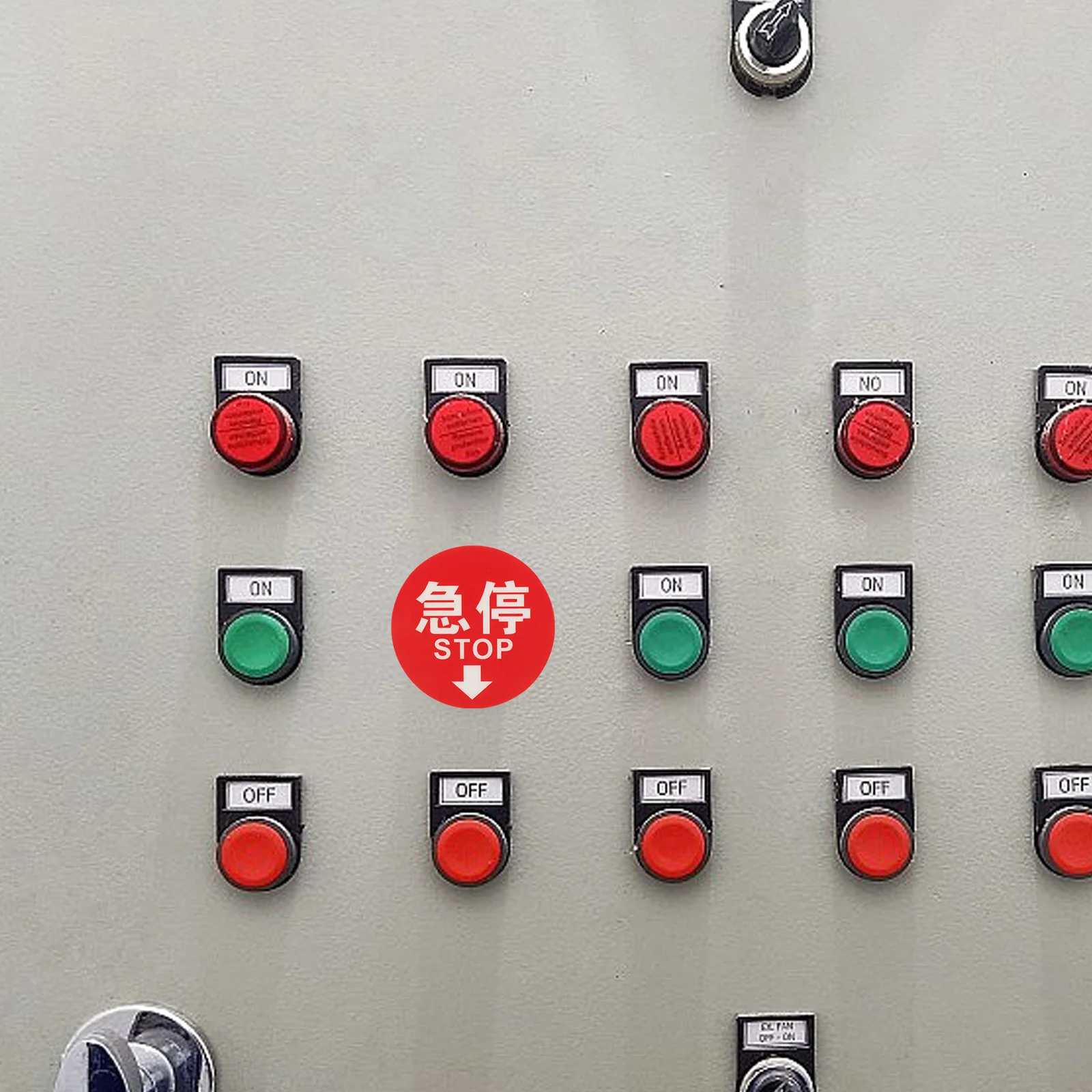 

5Pcs Switch Direction Identification Stickers Emergency Disconnect Labels for Pushbutton Controls Safety Markers Traffic Wall
