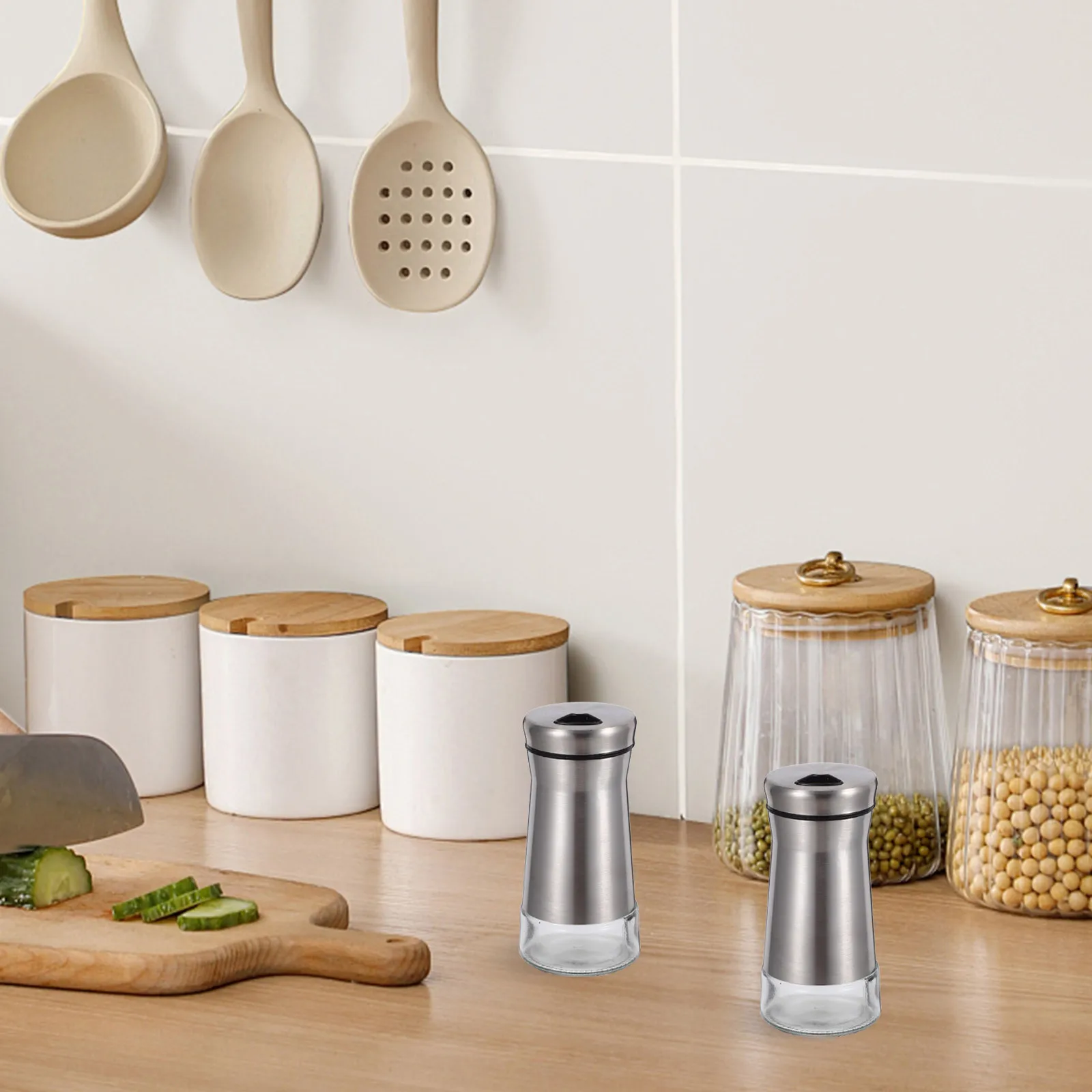 

2Pcs Salt and Pepper Shakers Set Portable Seasoning Bottles with Hole Design for Kitchen Outdoor Camping Lightweight Spice