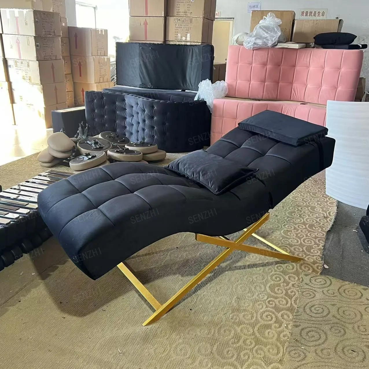 Black Velvet Beauty Salon Eyelash Facial Bed Modern Curved Saloon Cosmetic Lash Bed for Sale