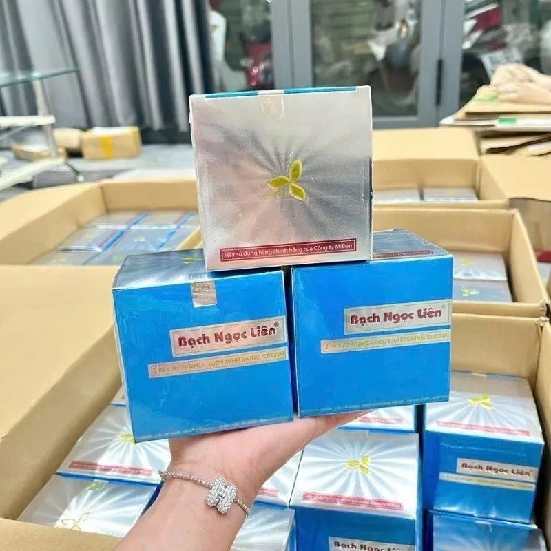 brightening-skin-moisturizer-evens-tone-hydrates-leaves-skin-soft-smooth-xanh-body-bach-ngoc-lien-chinh-hang