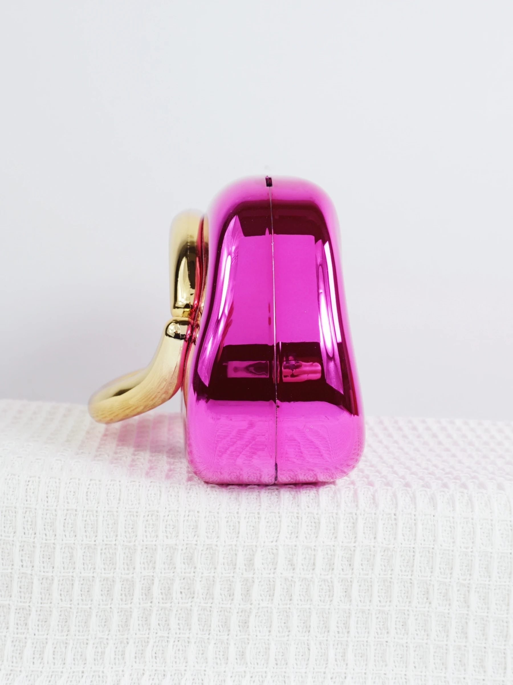 Ladies' high-end sparkling metal box shaped dinner bag, luxurious and fashionable metal strip decoration evening dress bag