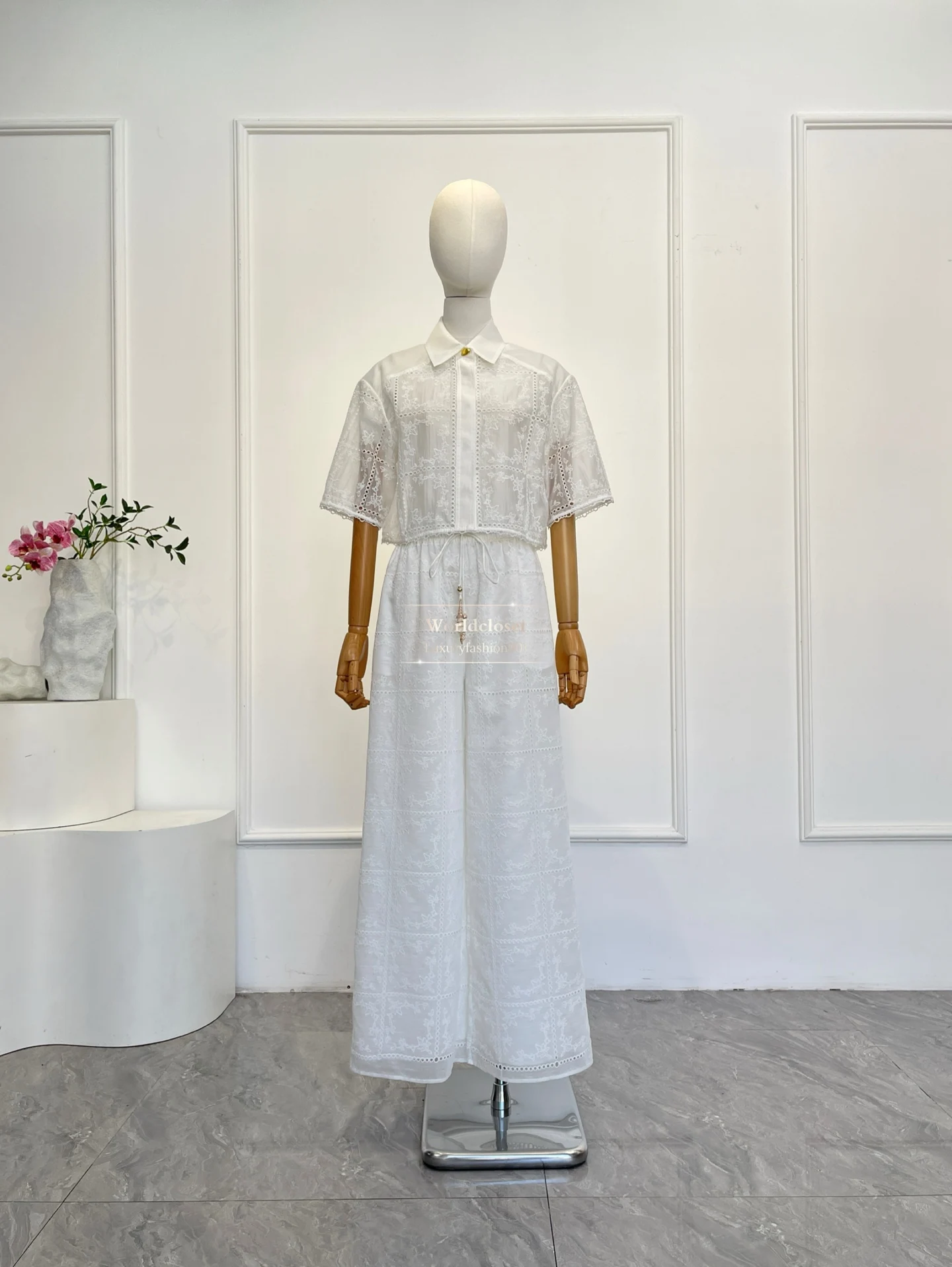 

White Eyelet Embroidery Cropped Collared Blouse Tops and Drawstring Waist Wide-Leg Pants Resort Wear Outfit Two-Piece Set