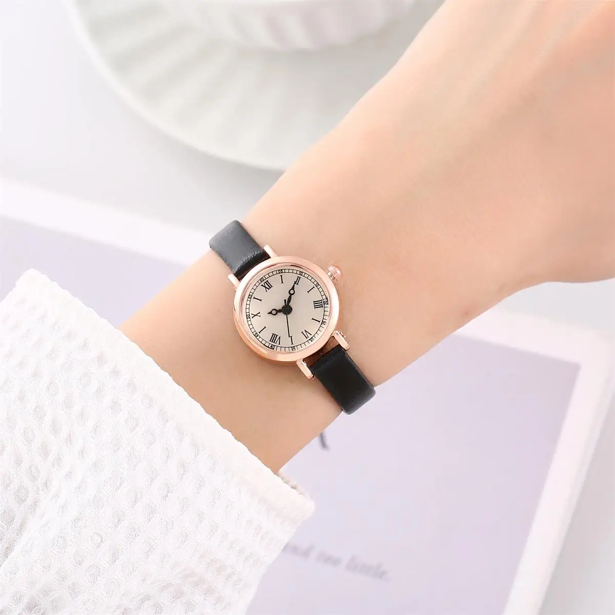 2024 new watches live new tide brand retro women's watches compact Roman face female student watches