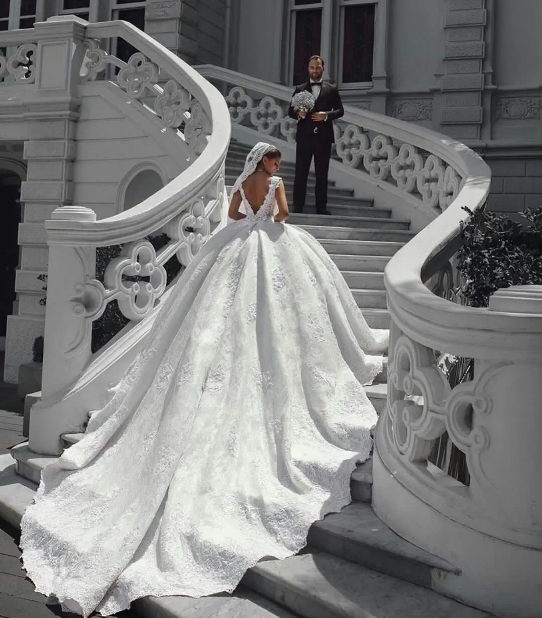 Customized Sequins Wedding Dresses Bridal Ball Gowns Square Neck Puffy Lace Appliques Wedding Gowns Petites Plus Size