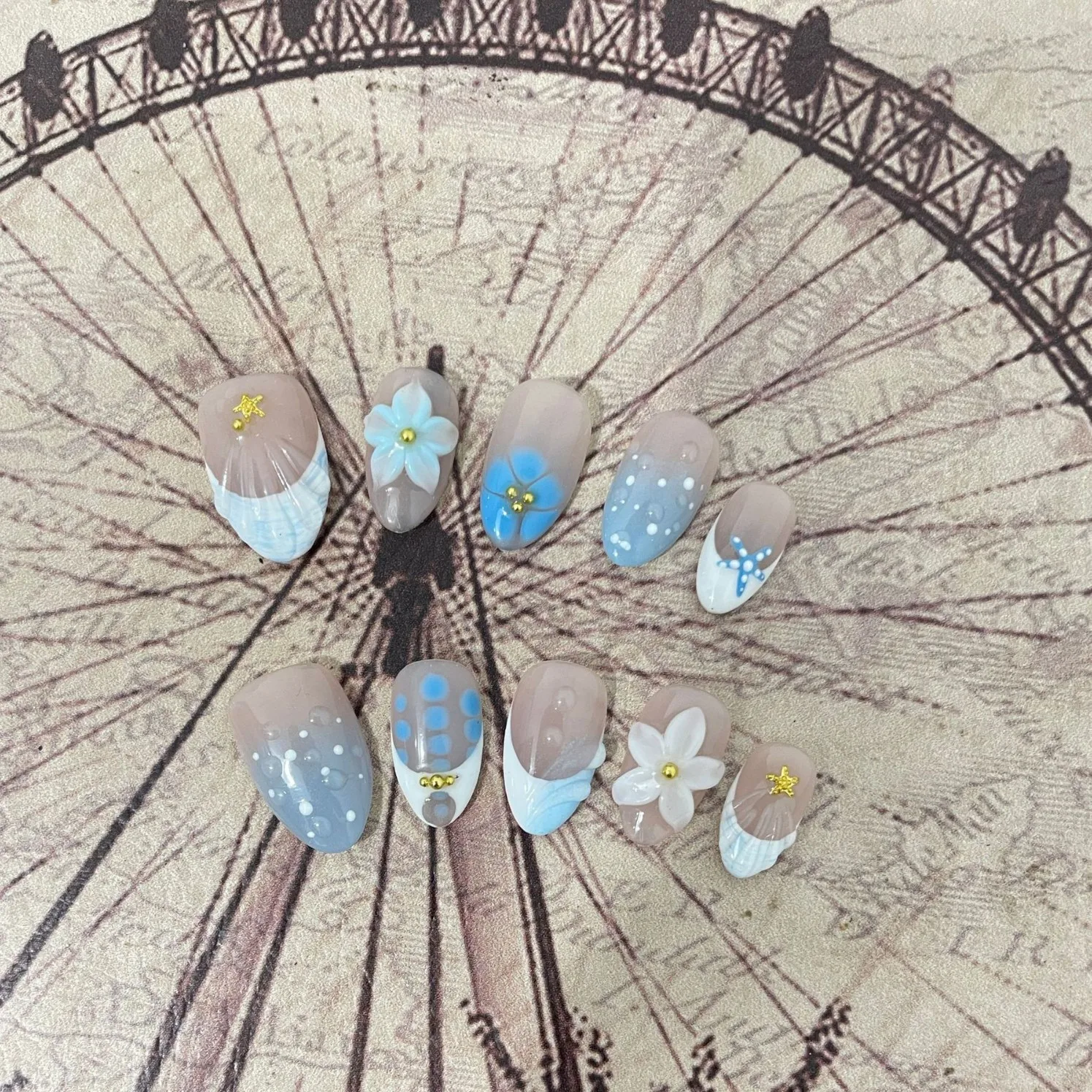 10枚入り ハンドメイド プレスオンネイル フレンチ ショートアーモンド フェイクネイル 取り外し可能 着用可能 スイート クール つけ爪 3D彫刻花びら付き