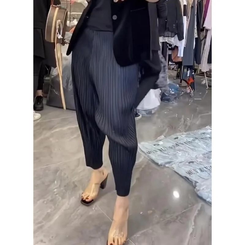 Loose Women's Summer Casual Pants Thin Hanging Folded Slimming Polyester Fiber Low Waist Midi Length Three Vinegar Esters