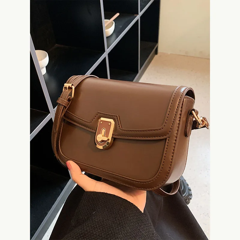 Vintage Burgundy PU Crossbody Bag 2023 New Ladies Designer Unique Lock Chain Zipper Underarm Bags Elegant Light Luxury Handbag