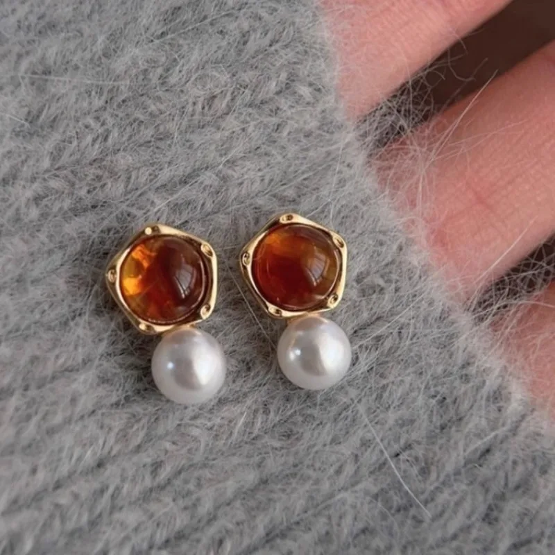 

Classic Crystal Caramel Vintage Splicing Pearl earrings for women Unique Design Premium earings stud Banquet Jewelry Gifts