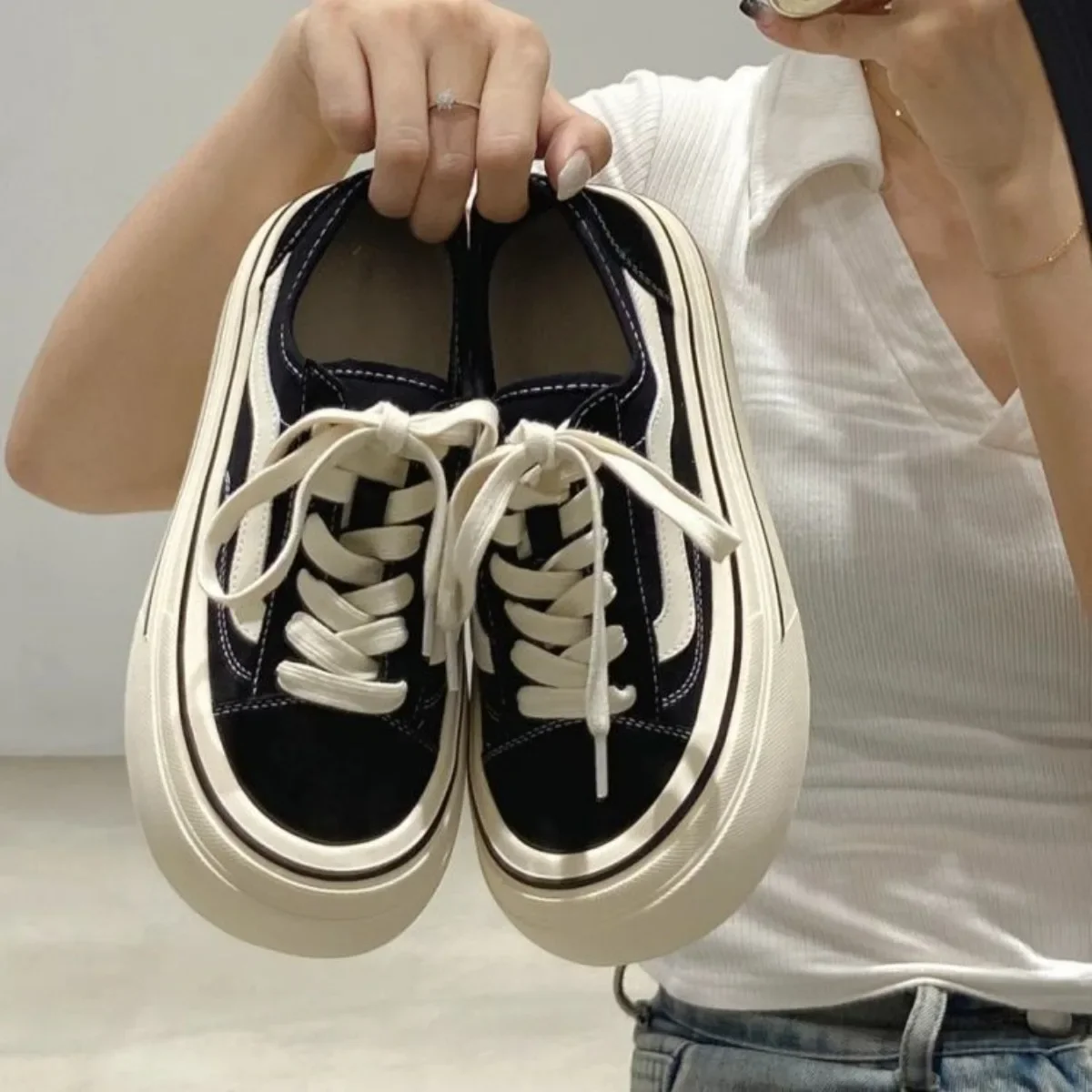 أحذية رياضية نسائية جديدة ذات نعل سميك، تصميم رفع داخلي، أحذية كاجوال مكتنزة قابلة للتنفس للارتداء اليومي في جميع الفصول