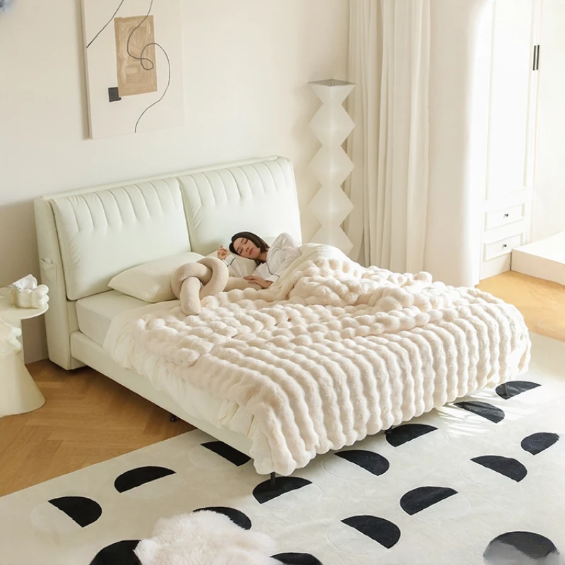 

Modern minimalist leather craft cream wind double 1.5 meters household 1.8 meters wedding bed electric soft cushion big bed.
