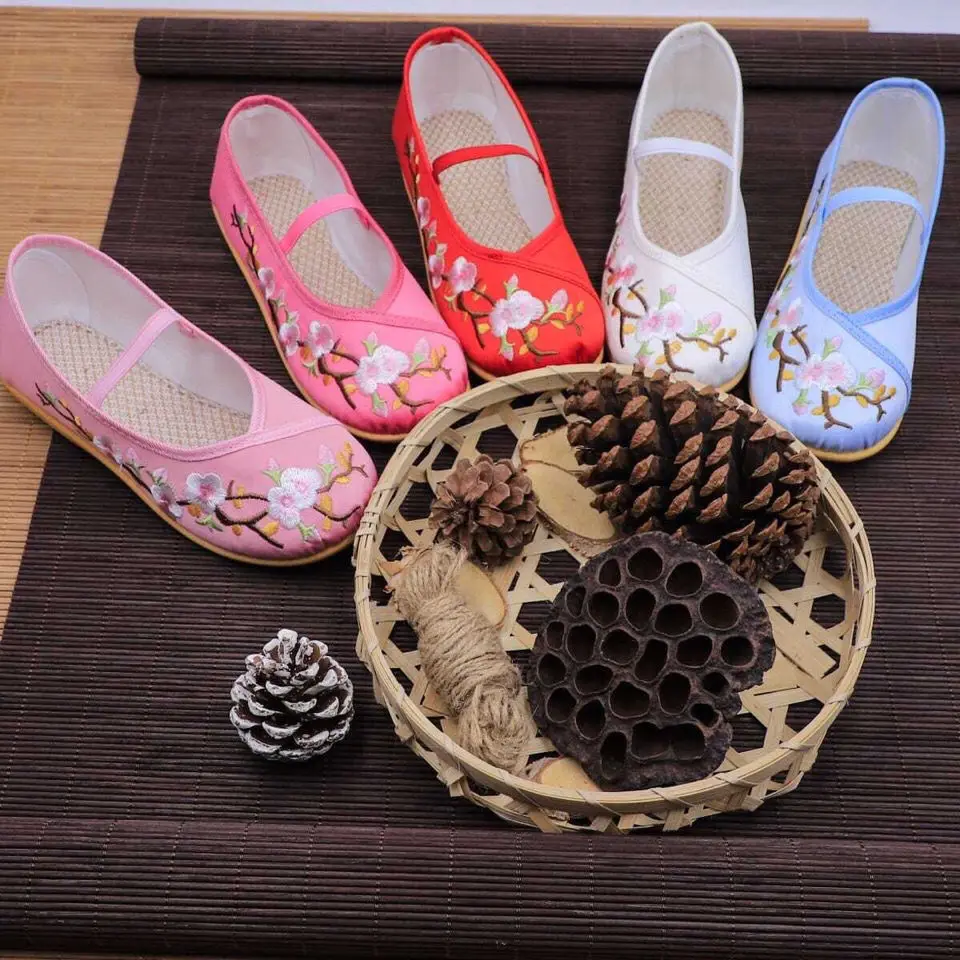 Girls' embroidered shoes children handmade Hanfu shoes ethnic style ancient clothing students dance embroidery soft shoes