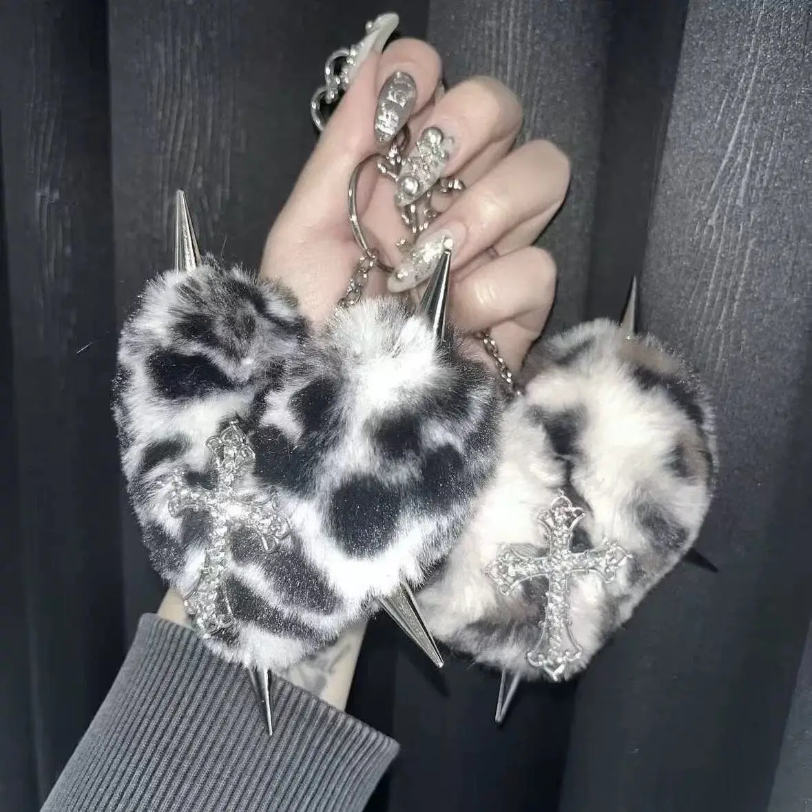 Creative Heart Rivet Plush Keychain, Y2K Cute Warning Bag Charm, Spicy Girl Vintage Pendant, Kawaii Car Mirror Charm for Her