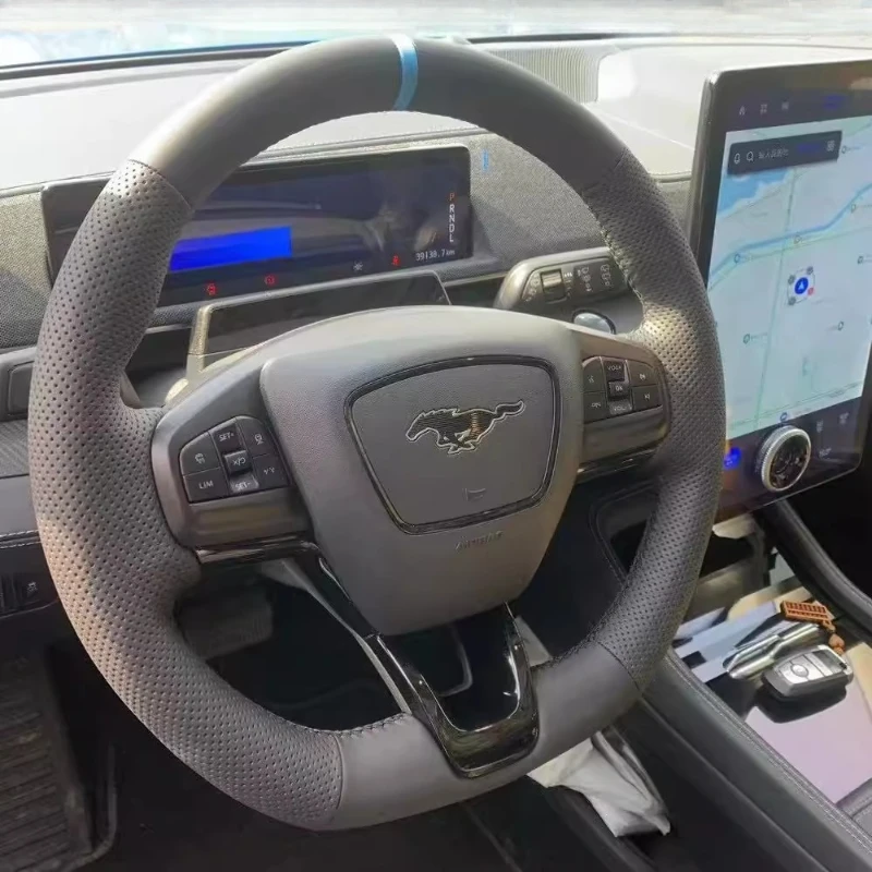 

Для Ford Mustang Mach-E 2021-2024 ручная прошивка темно-серая натуральная кожа синяя этикетка черная линия чехол на руль автомобиля