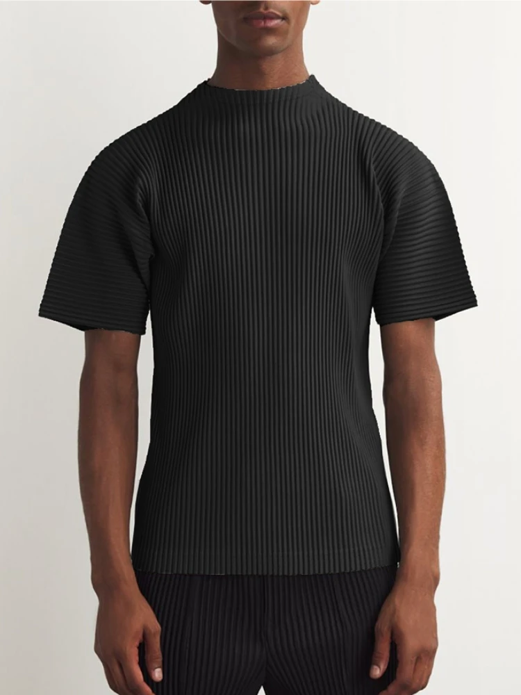 

2024 Miyake Pleated Clothes Man Short Sleeve T-Shirt Fashion Black Turtleneck Top