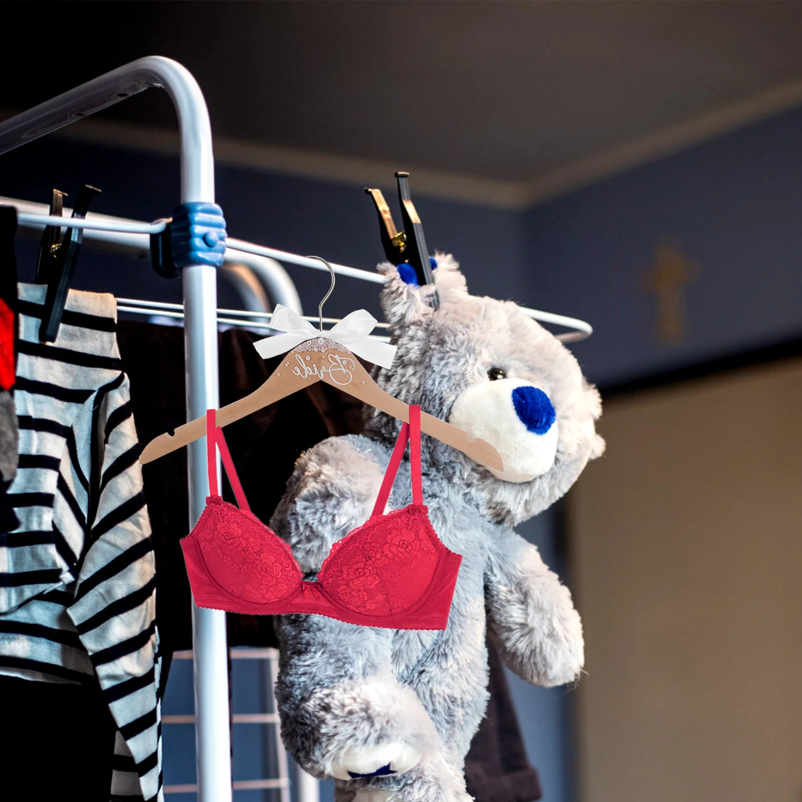 

2Pcs Elegant Pearl Wedding Dress Hangers Wooden Bowknot Bridal Hanger Bride Bridesmaid Groom Clothes Outfit Hangers