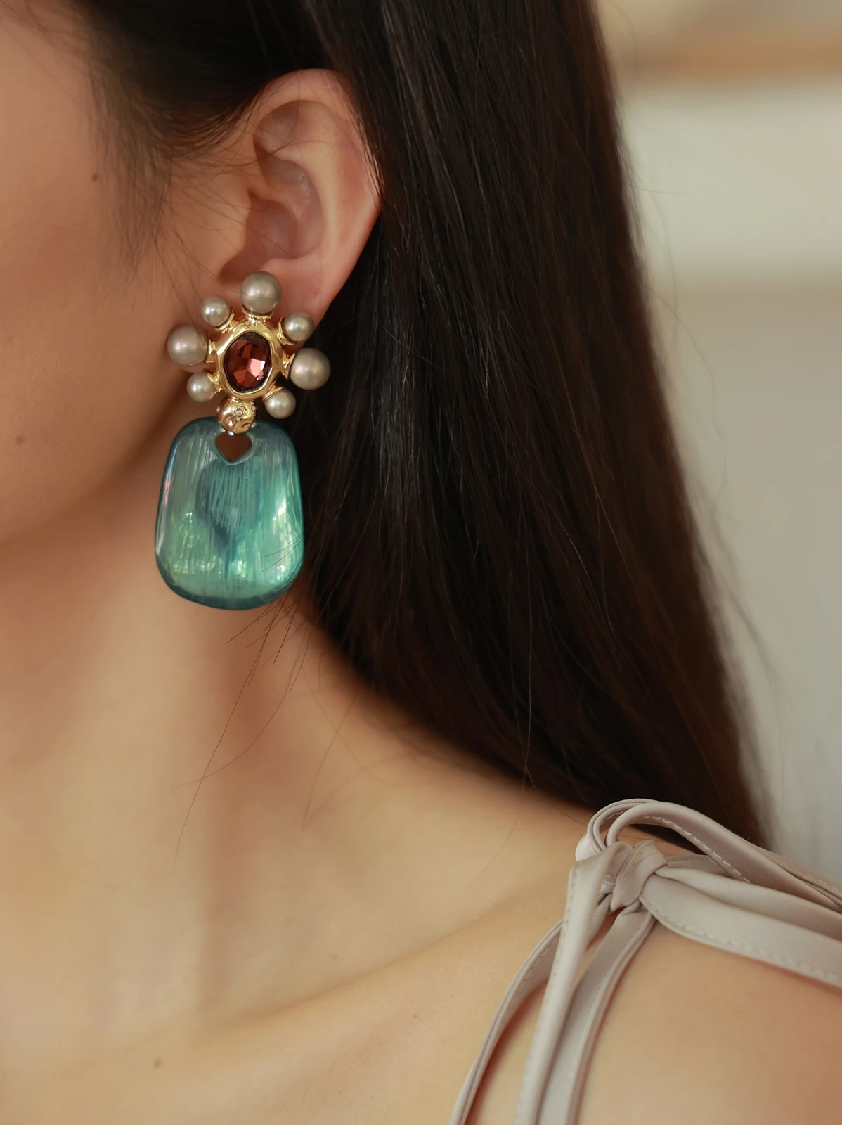 

Vintage Style Green Pearl Flower Clip Earrings Women Jewelry Party Boho T Show Gown Runway Rare Korean Japan INS