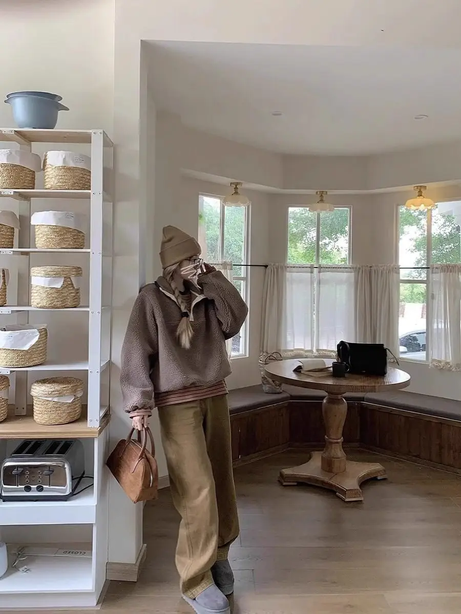 2025 Autumn and Winter Vintage Collar Sweatshirt Jacket for Women Long Sleeved with Thick Velvet and Loose Top