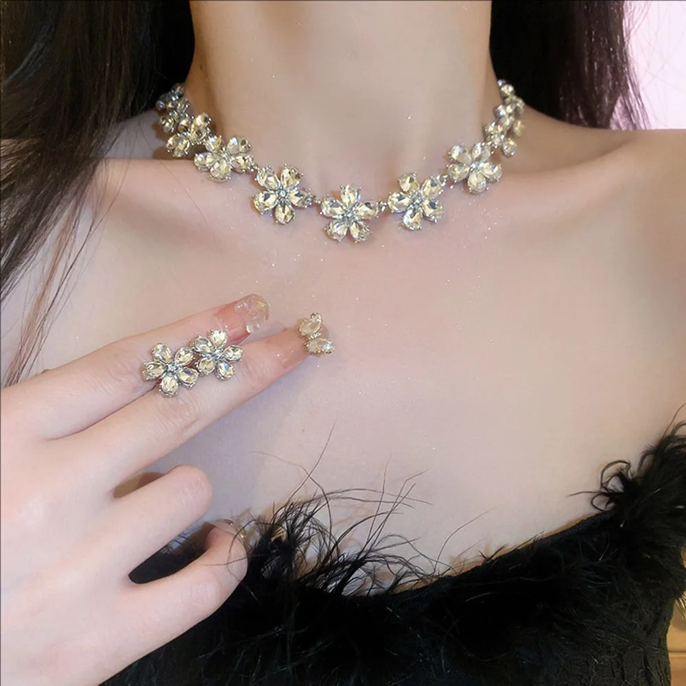

Silvery Needle Crystal-encrusted Forest-themed Flower Necklace Earrings Set Fresh High-end Jewelry For Women