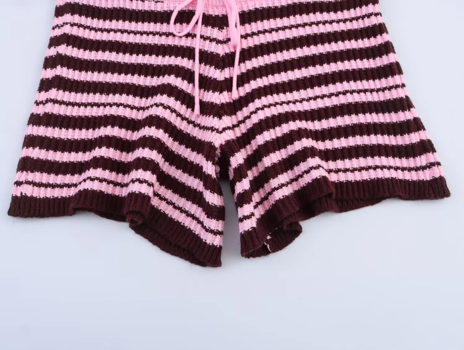 2025 Nueva ropa de mujer Pantalones cortos casuales de cintura alta estampados de punto de moda de estilo europeo y americano