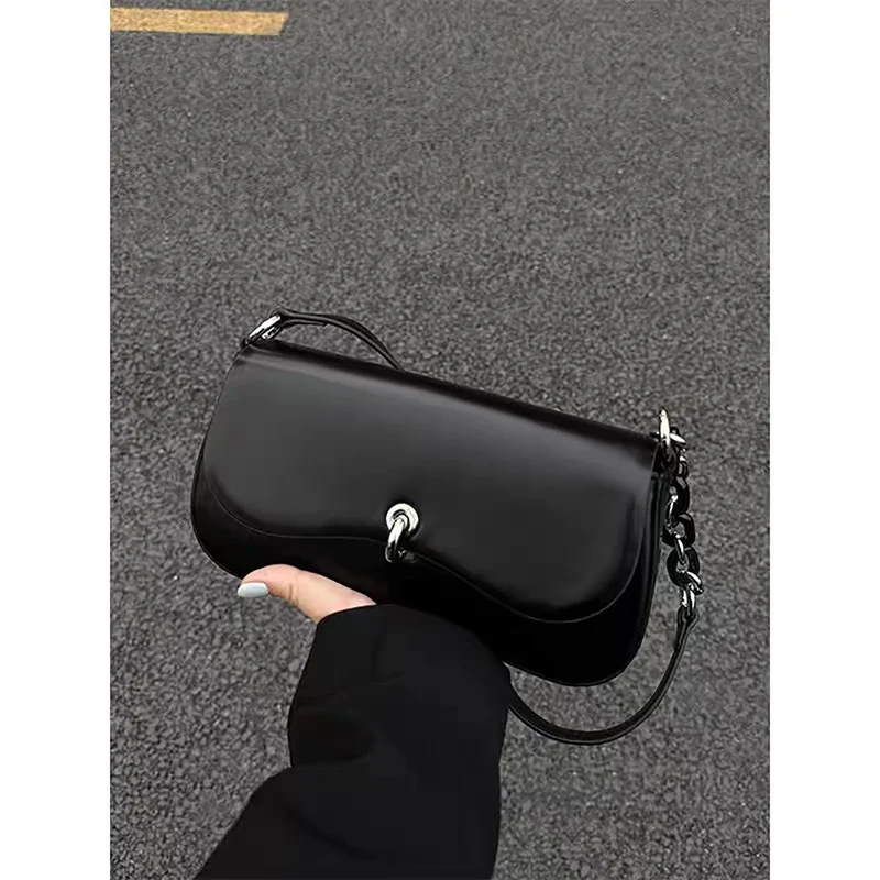 Bolso de hombro Popular que combina con todo, diseño de moda, cadenas con sentido, bolso negro fresco para axila, bolso cuadrado Simple coreano Spice Girl