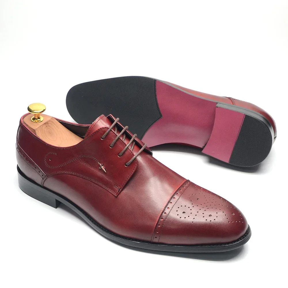 Scarpe derby formali da uomo di lusso italiano Scarpe con punta in vera pelle Brogue Borgogna Nero Stringate Scarpe da sposa da lavoro Uomo