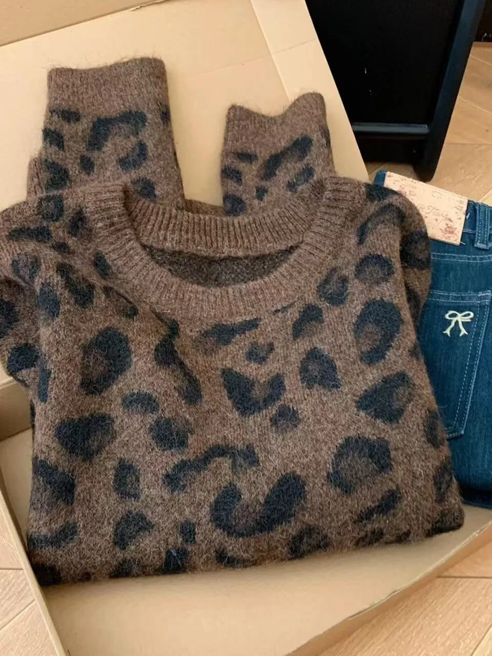 

Женский трикотаж в стиле ретро с американским леопардовым принтом, зимний мягкий пушистый свободный топ, удобный теплый длинный све, круглый Ne