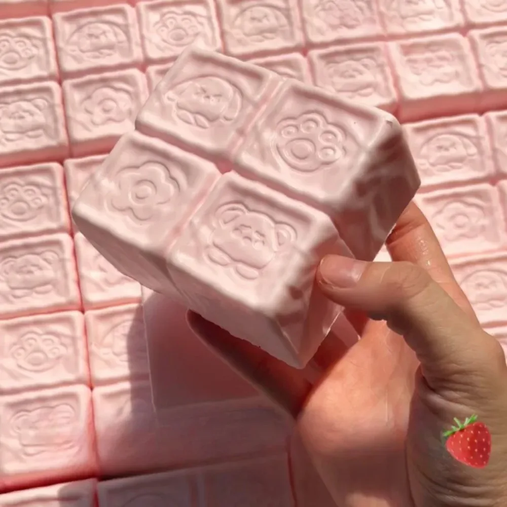 Taba Squishy Cubo di latte alla fragola Torta di pane Giocattolo da spremere Morbido antistress Giocattoli sensoriali a lenta crescita per bambini e adulti