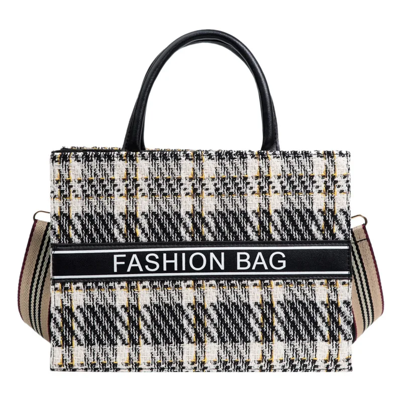 Large Capacity Lattice Simple Women Bags 2022 New Leisure Fashion Woven Portable Shoulder Tote Bag Elegant