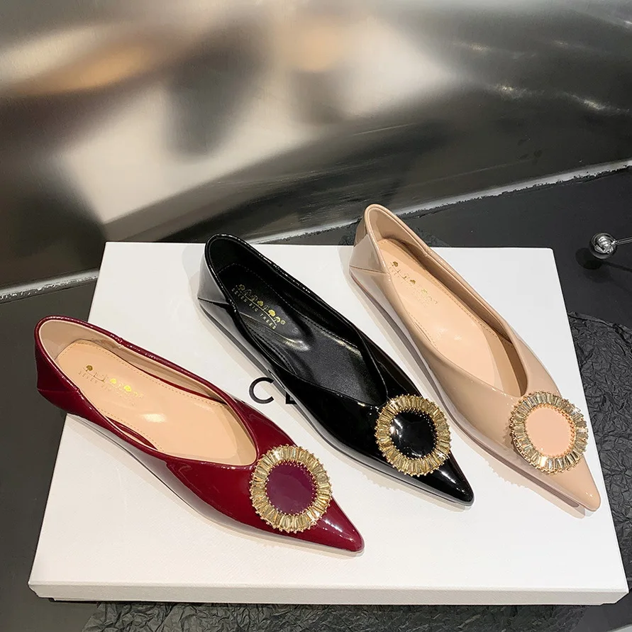 

Flat Shoes for Women Spring and Autumn Shiny Patent Leather Shallow Mouth Pointed Metal Rhinestone Buckle Ladies Shoes Women