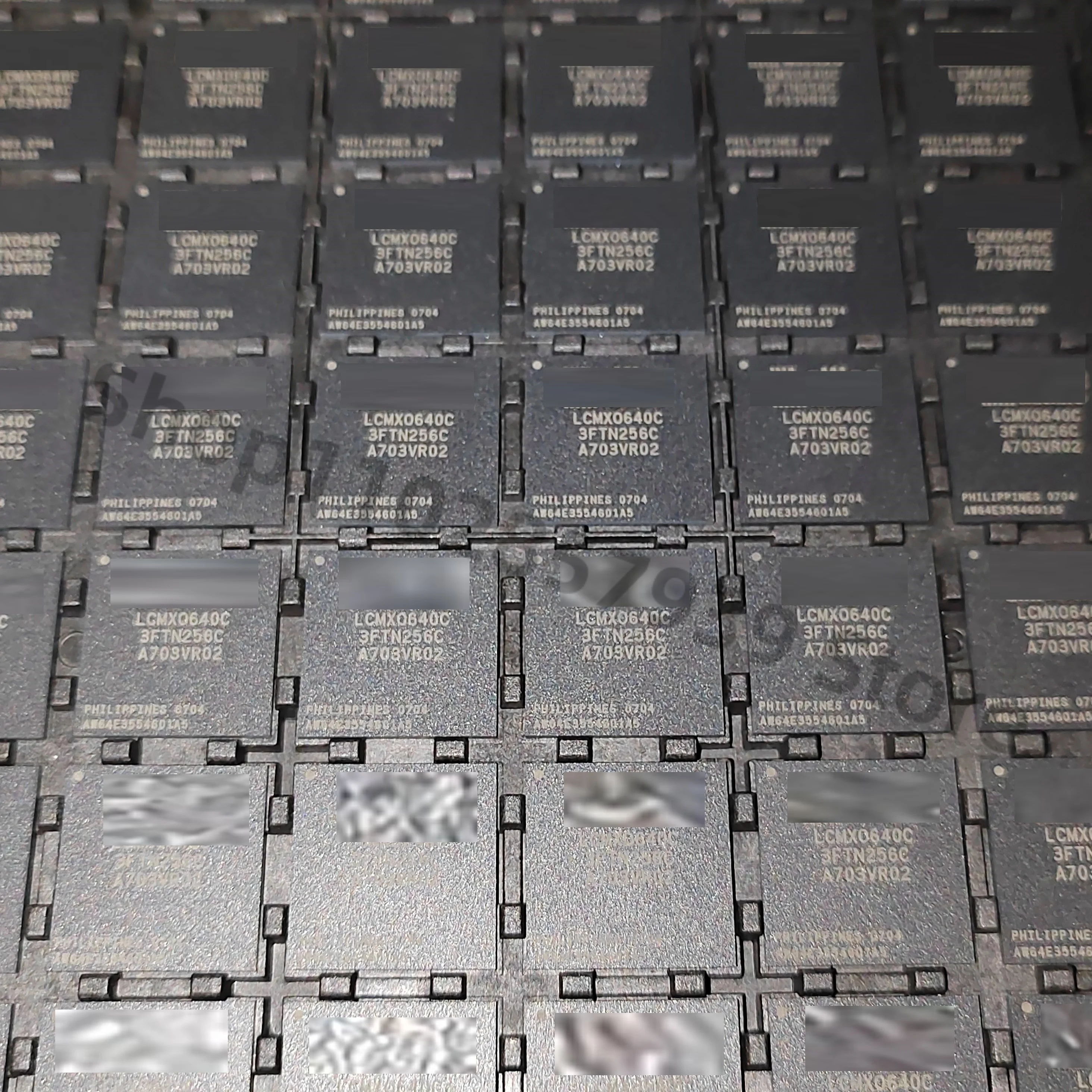 

LCMXO640C-3FTN256C 1pcs/lot QFP LCMXO640C 3FTN256C LCMX0640C-3FTN256C Programmable logic devices, original spot