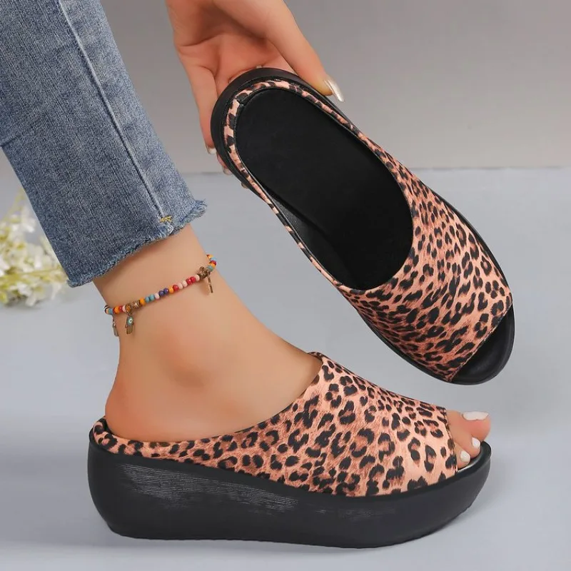 2026 Summer New Women Fish Mouth Thick Solid Outerwear Casual Open Toe One Line Beach Sandals Slippers