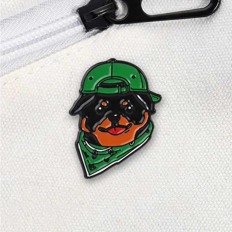 Lustiges Rottweiler-Emaille-Abzeichen Hund mit grüner Mütze Street-Style-Pin Legierungs-Brosche Schmuckgeschenke für Tierliebhaber – Detail 4