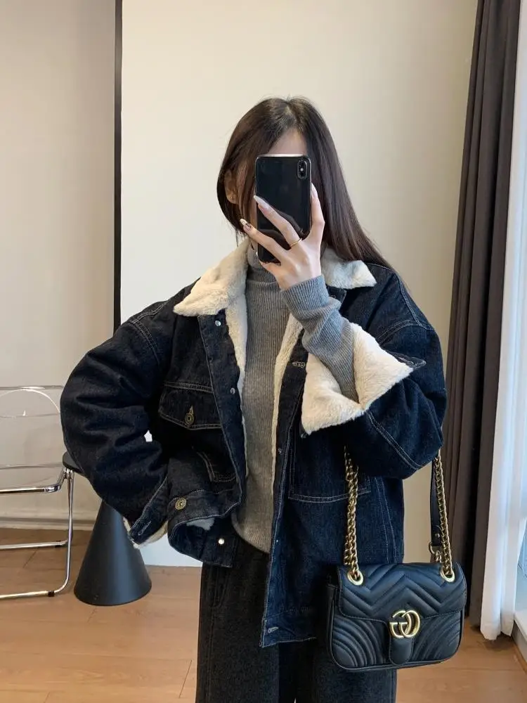 

Джинсовые пальто женские большие меховые плюшевые женские осенние скульптурные пошивные милые крутые девушки для поездок на работу анти-запах стеганые регулируемые повседневные