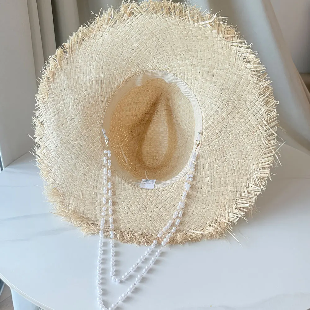 Klassischer Sommer-Raffia-Strohhut für Damen, Strand-Panama-Hut mit breiter Krempe, Urlaubs-Sonnenhut mit Kette und Perlen, handgefertigter Designer-Fascinator-Hut – Detail 10