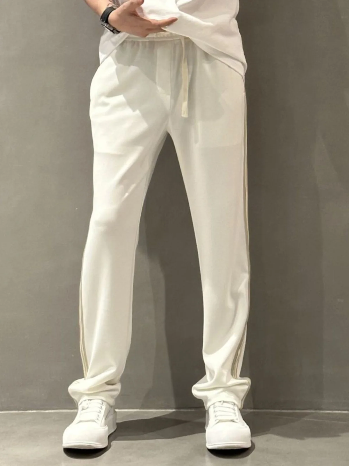 

Высококачественные комфортные мужские брюки свободного кроя с белыми полосками, прямые штанины, спортивные повседневные брюки, модные городские стильные осенние брюки