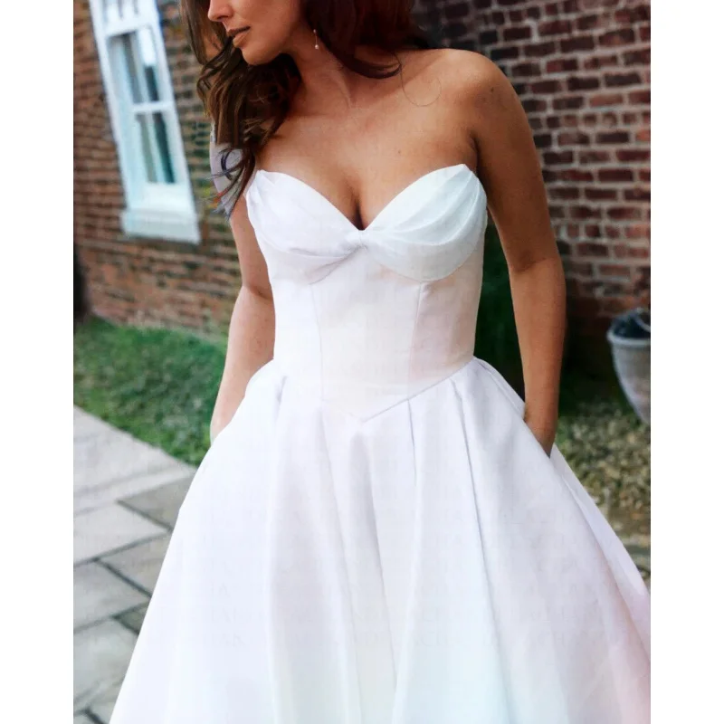 Classic Wedding Dress for Bride Sleeveless A Line Lacing up Pleats Satin Brush Train Vestidos Para Mujer Customised