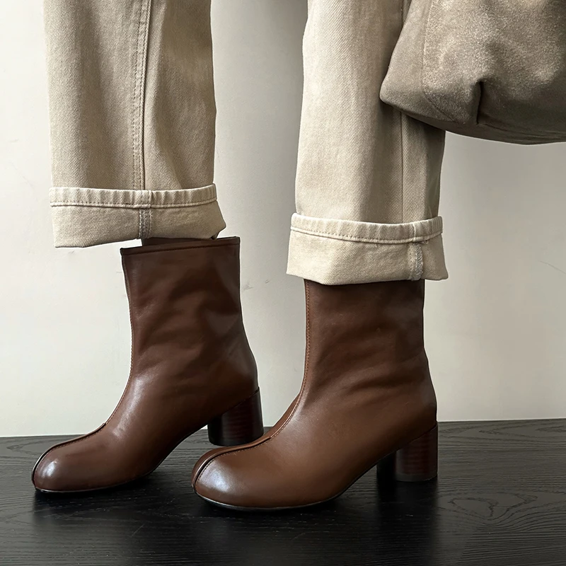 Winter 2027New  Fashion 34-40 Vintage Natural Leather Short Boots Women Round Toe High Heels Concise Retro Booties Office Lady