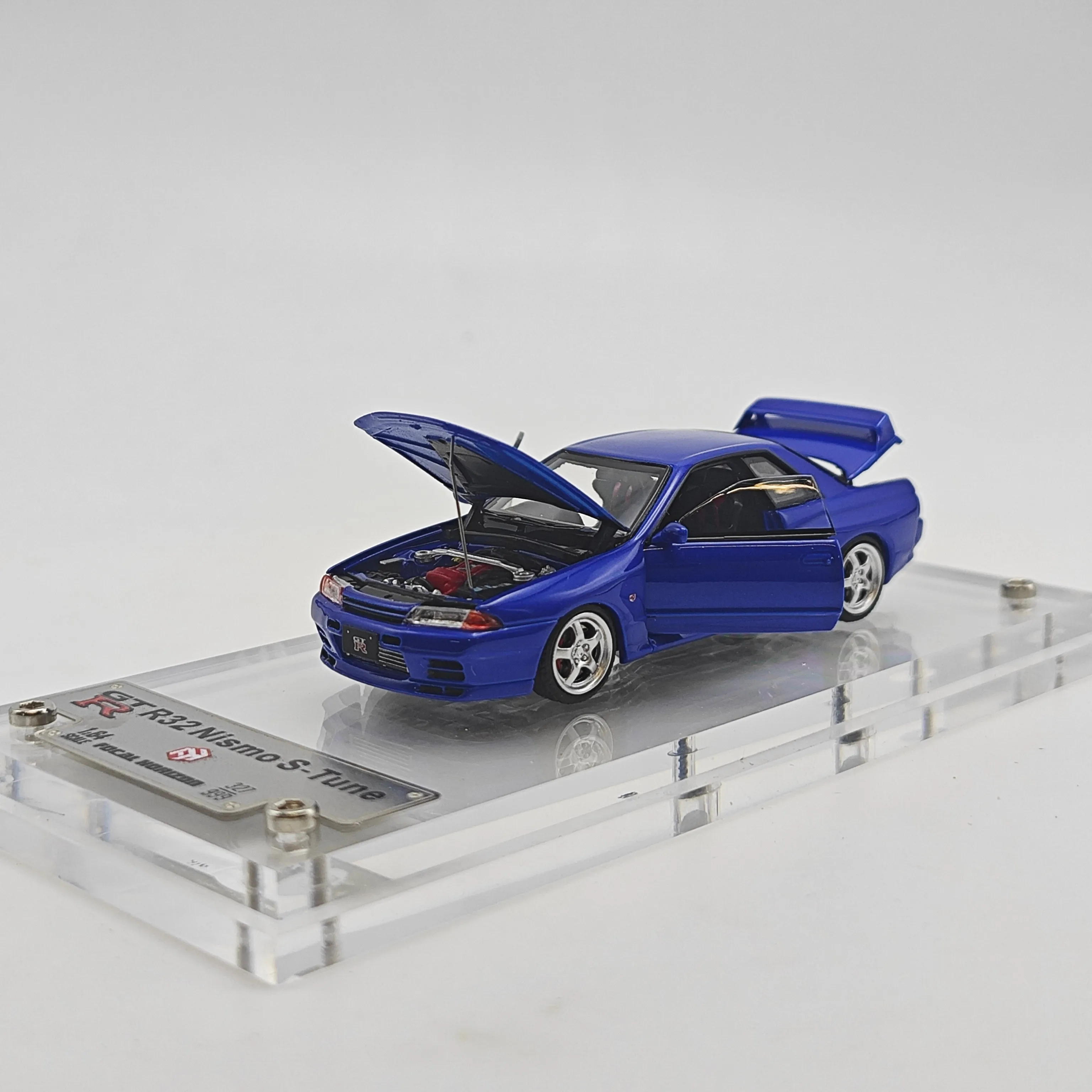 FH 1:64 R32 S-Tune Model samochodu z odlewu stopu, w pełni otwierany