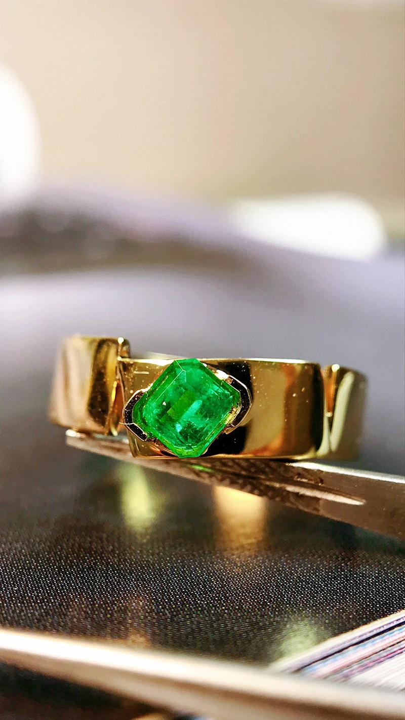 LUOWEND 100% 18K Yellow Gold Rings 0.38carat Real Natural Emerald Ring for Women Vintage Elegant Design High Anniversary Gift