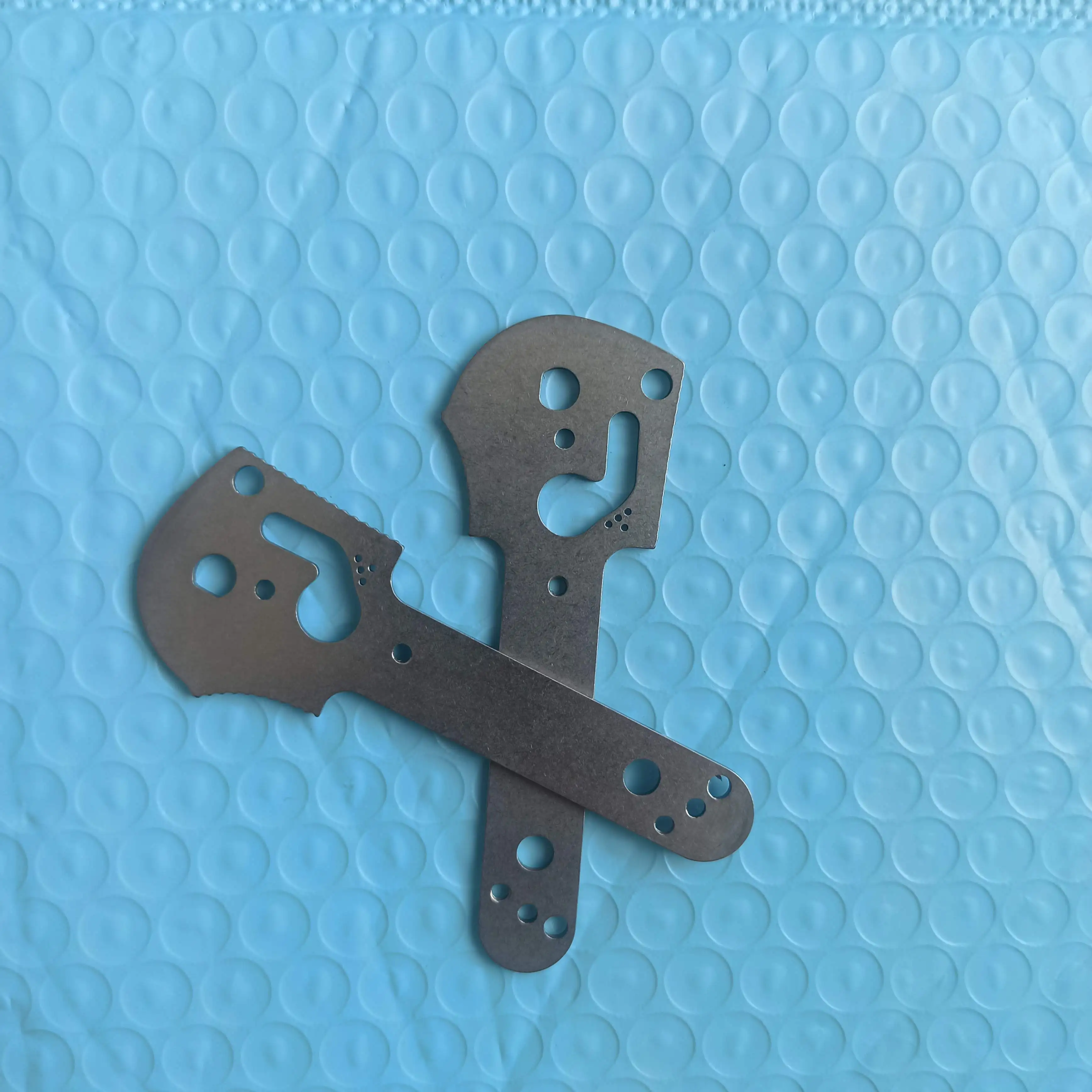 

1 пара серебристых вкладышей для ножей из нержавеющей стали для ножей Benchmade 551 Griptilian