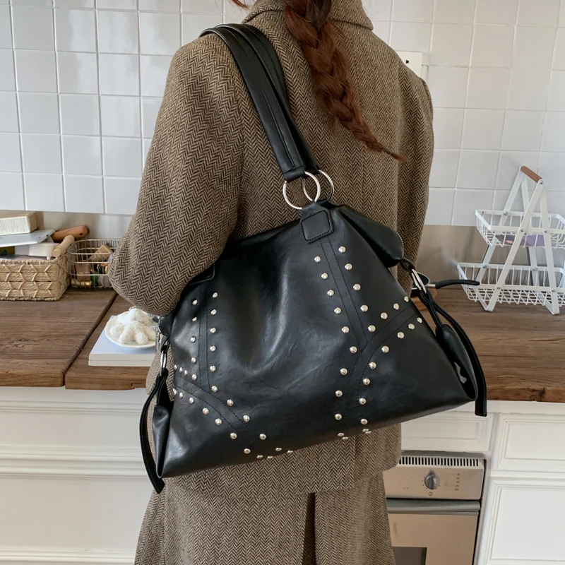 

Сумки-хобо из искусственной кожи с заклепками, женская сумка на плечо большой вместимости для женщин, новинка 2023 года, трендовые сумки и кошельки Y2K