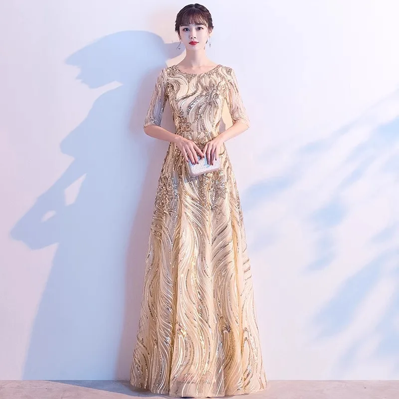 فستان سهرة نسائي جديد لعام 2025 ذهبي لامع برقبة دائرية فستان طويل أنيق ونحيف وأنيق للاجتماع السنوي وسحاب خلفي