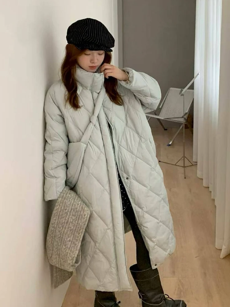 الشتاء Argyle مع حزمة طويلة أسفل سترة الإناث الوقوف طوق باركر أبلى المرأة الأبيض بطة أسفل الركبة طول أسفل السترات